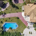 Rodami Artisan Manor Villa *