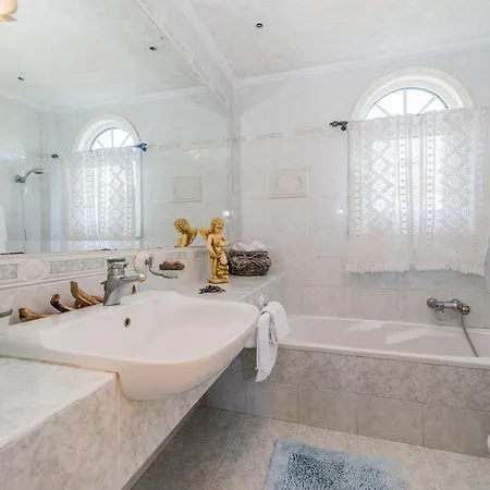 Villa Rodami Artisan Manor