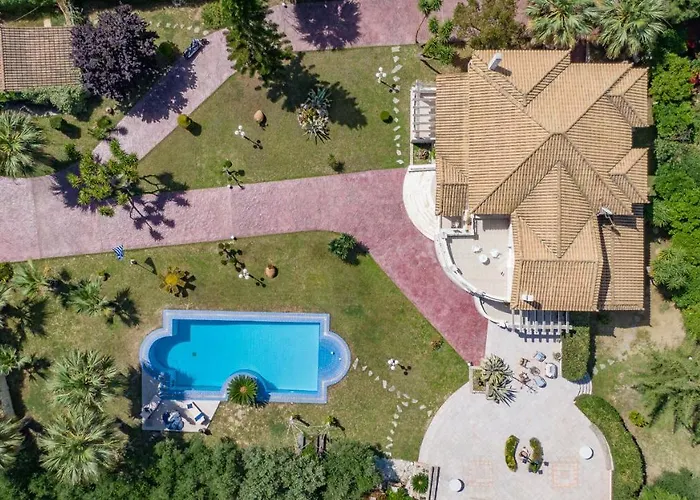 Rodami Artisan Manor 빌라 *