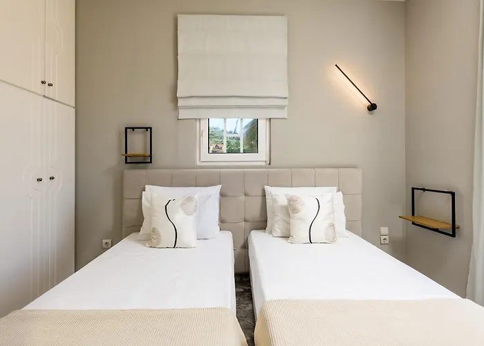 Rodami Artisan Manor וילה