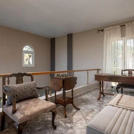 Willa Rodami Artisan Manor